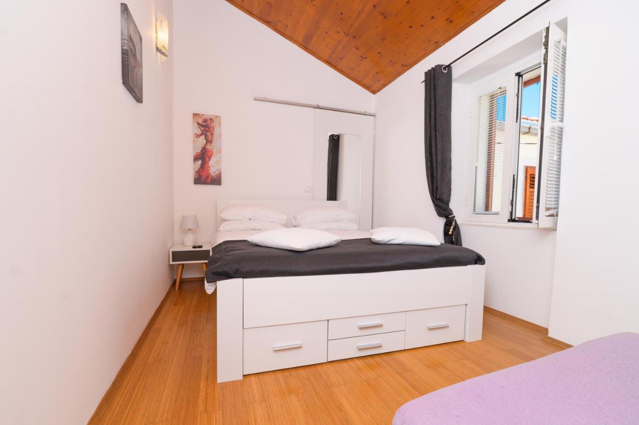 Apartments Vitoria Mali Lošinj Exterior foto